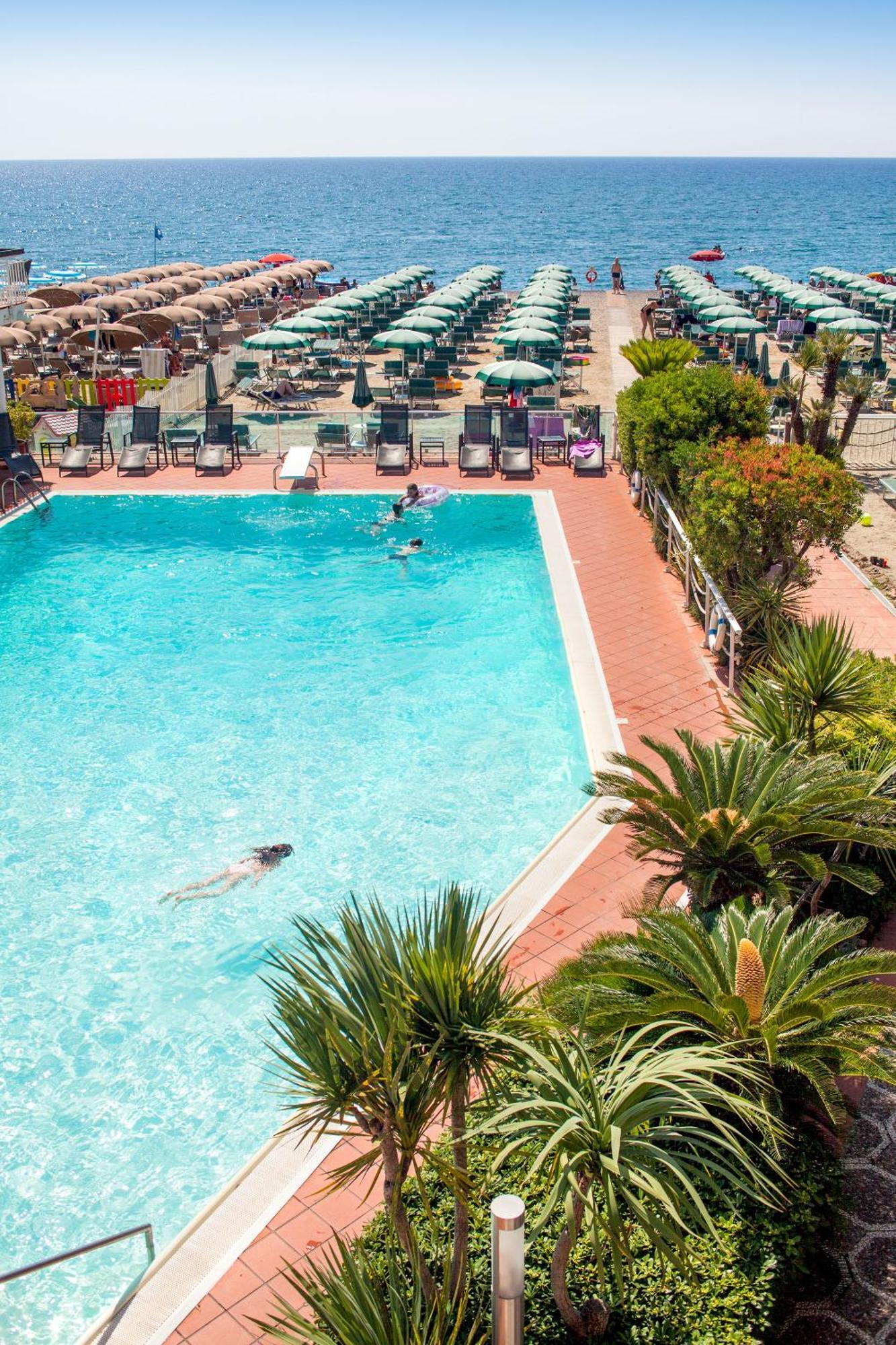 Hotel Gabriella Diano Marina Ngoại thất bức ảnh