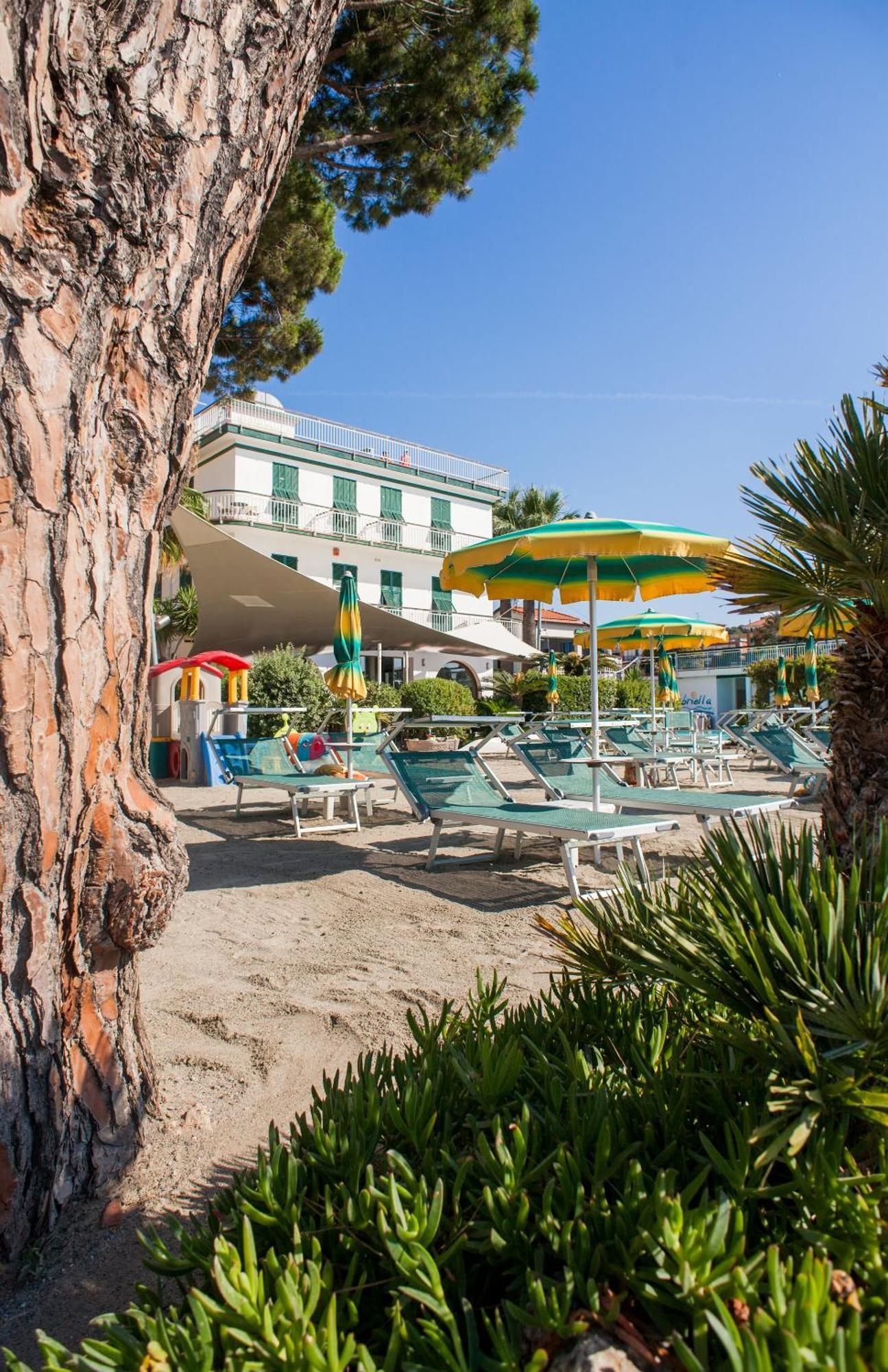 Hotel Gabriella Diano Marina Ngoại thất bức ảnh