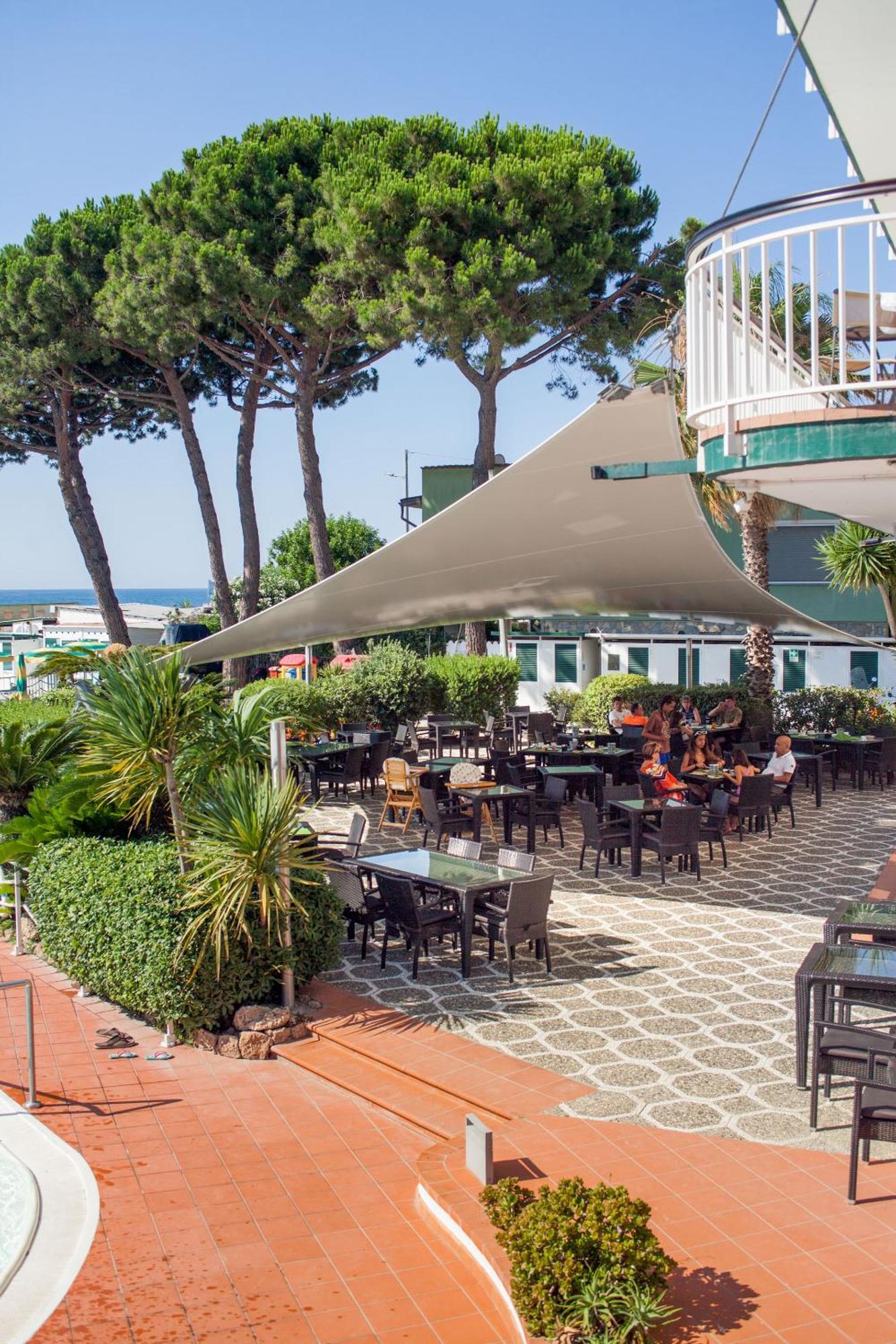Hotel Gabriella Diano Marina Ngoại thất bức ảnh