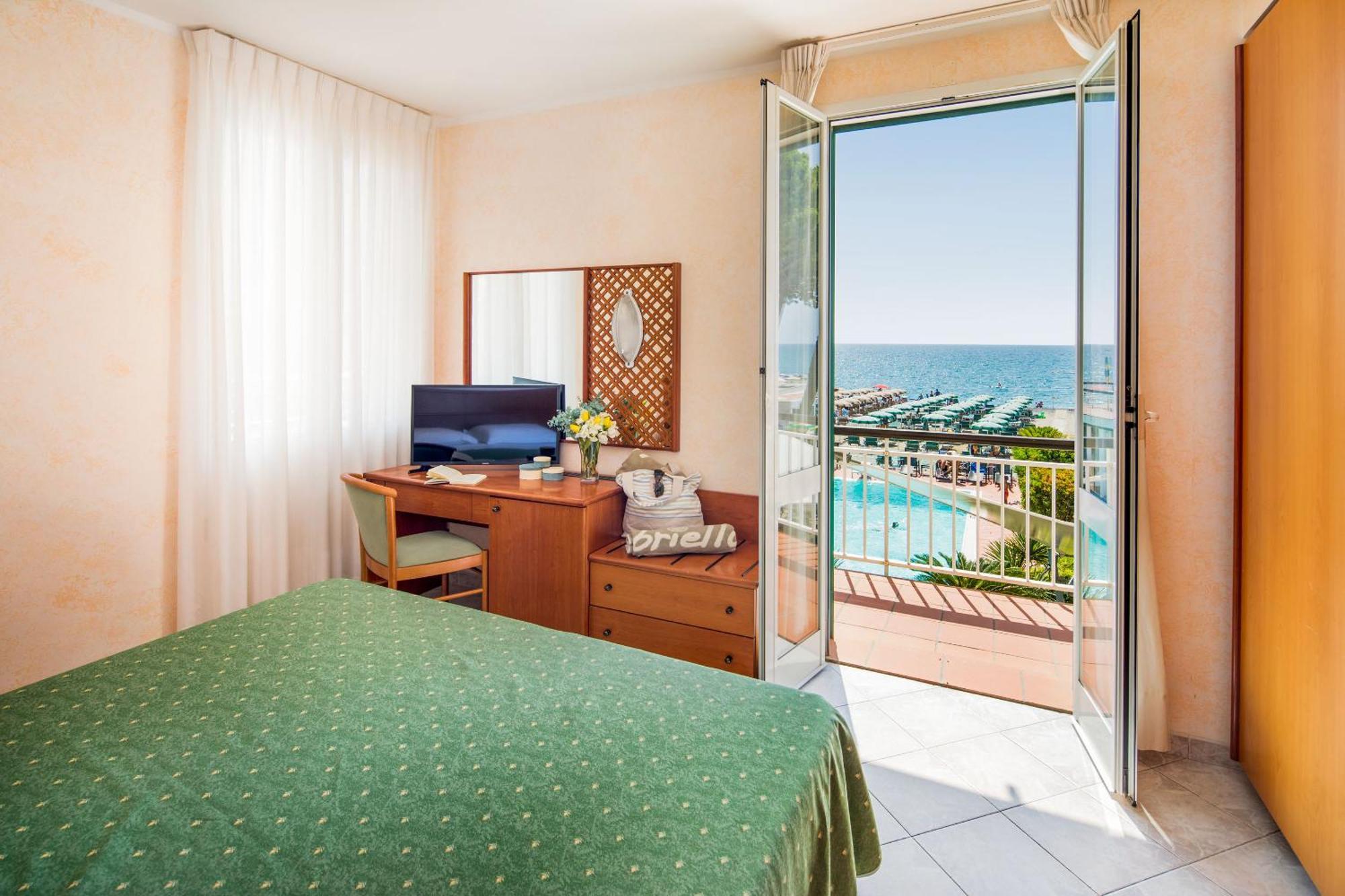 Hotel Gabriella Diano Marina Ngoại thất bức ảnh